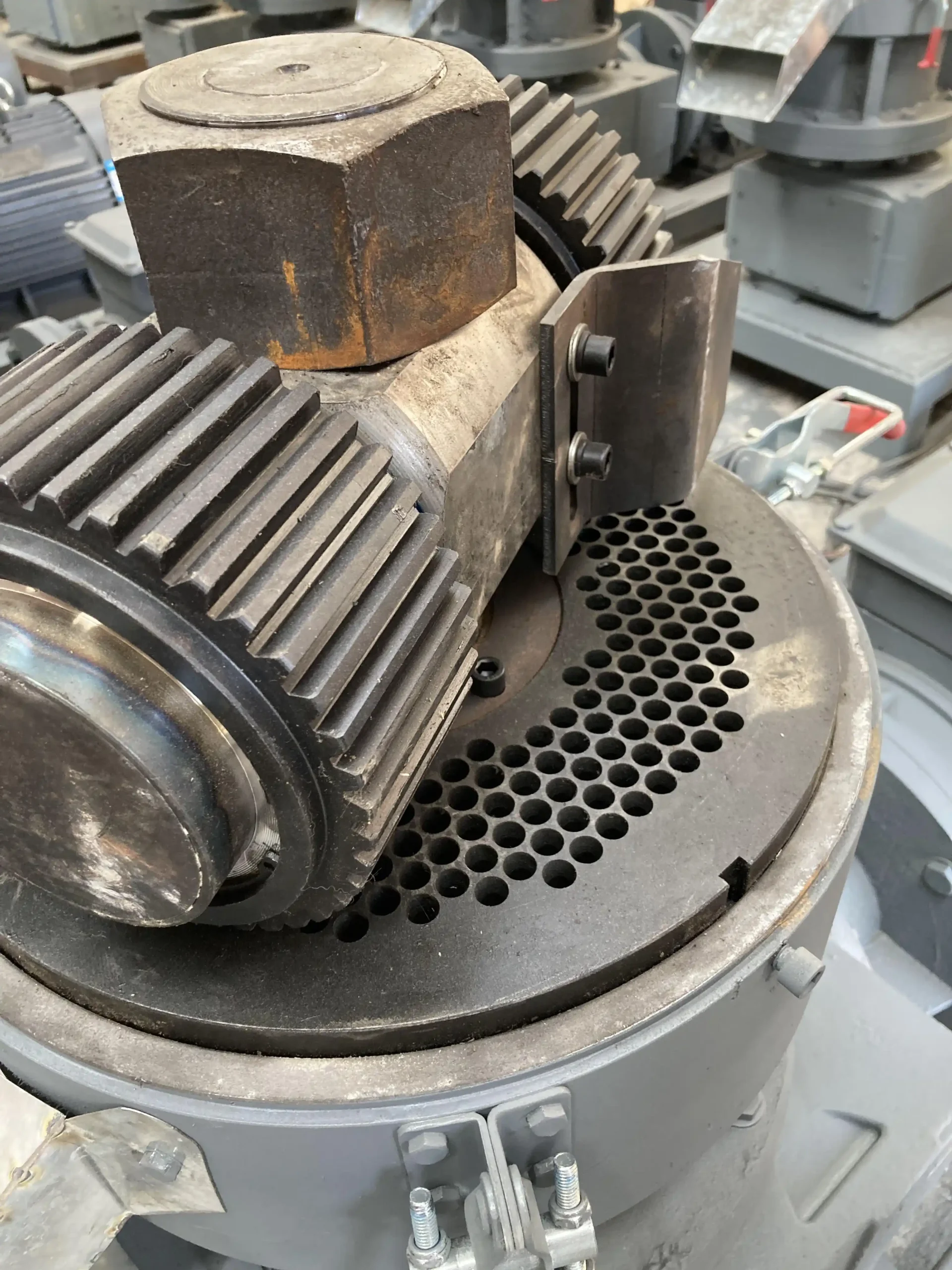 Flat die wood pellet machine