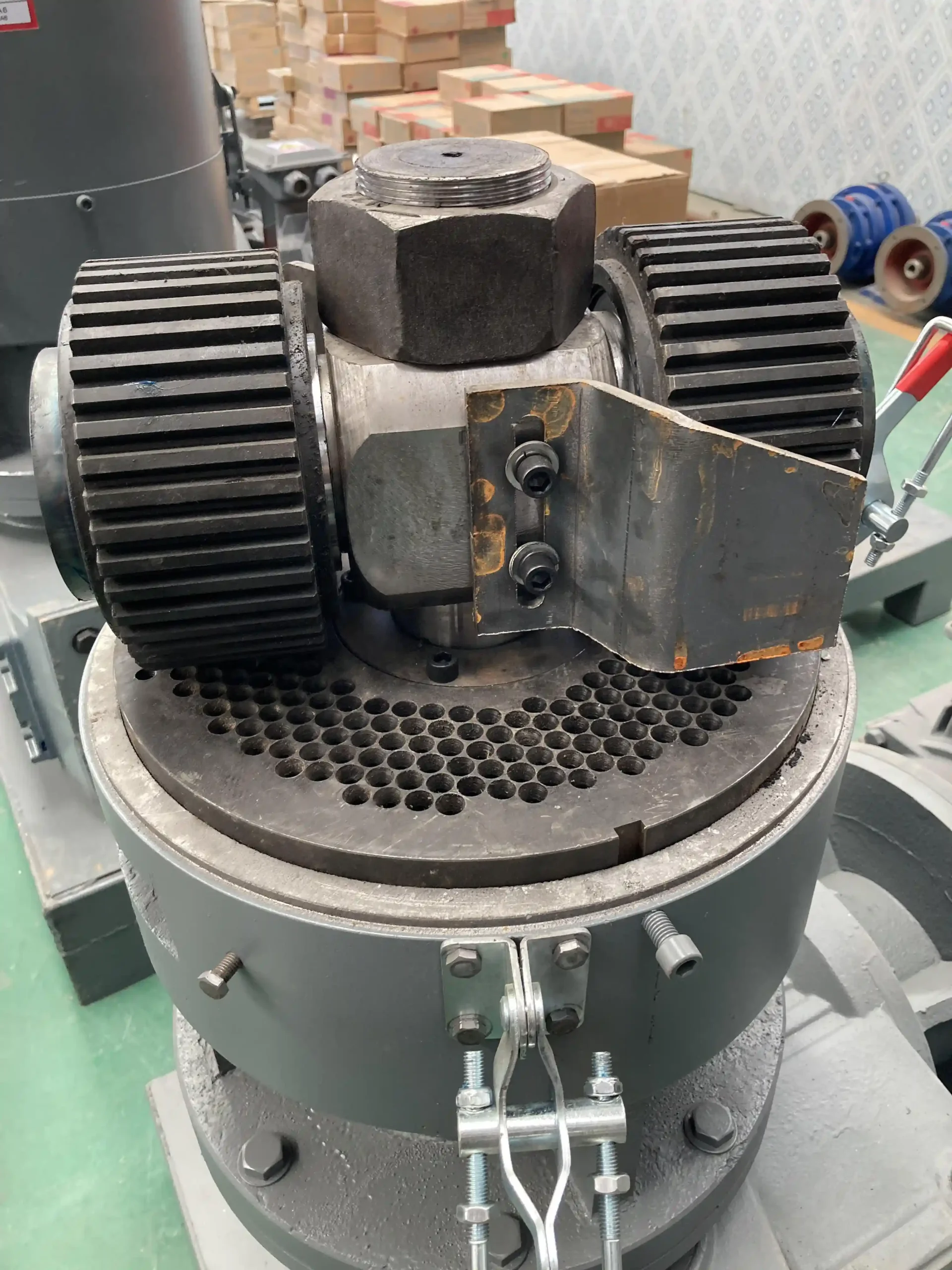 Flat die wood pellet machine