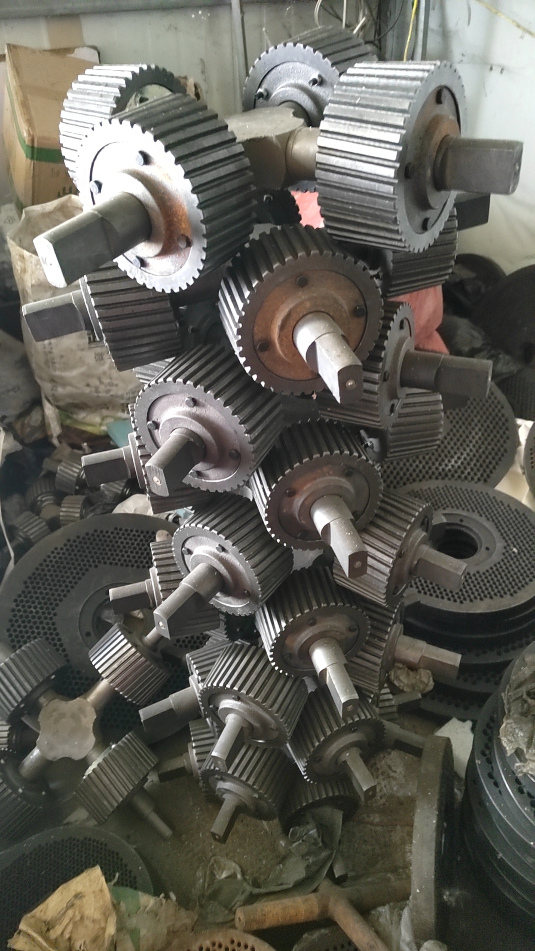 Flat die feed pellet mill