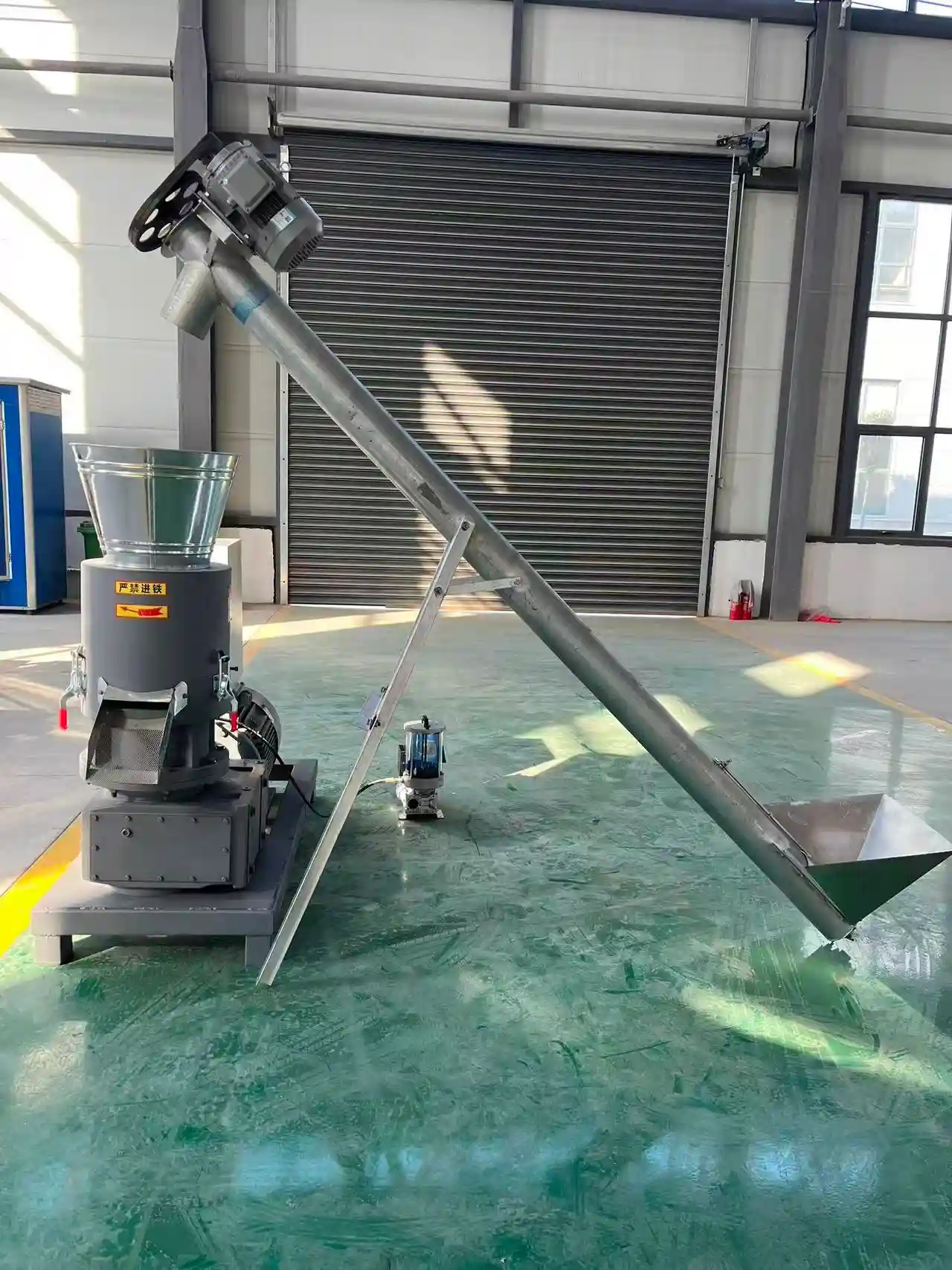 Flat die wood pellet machine