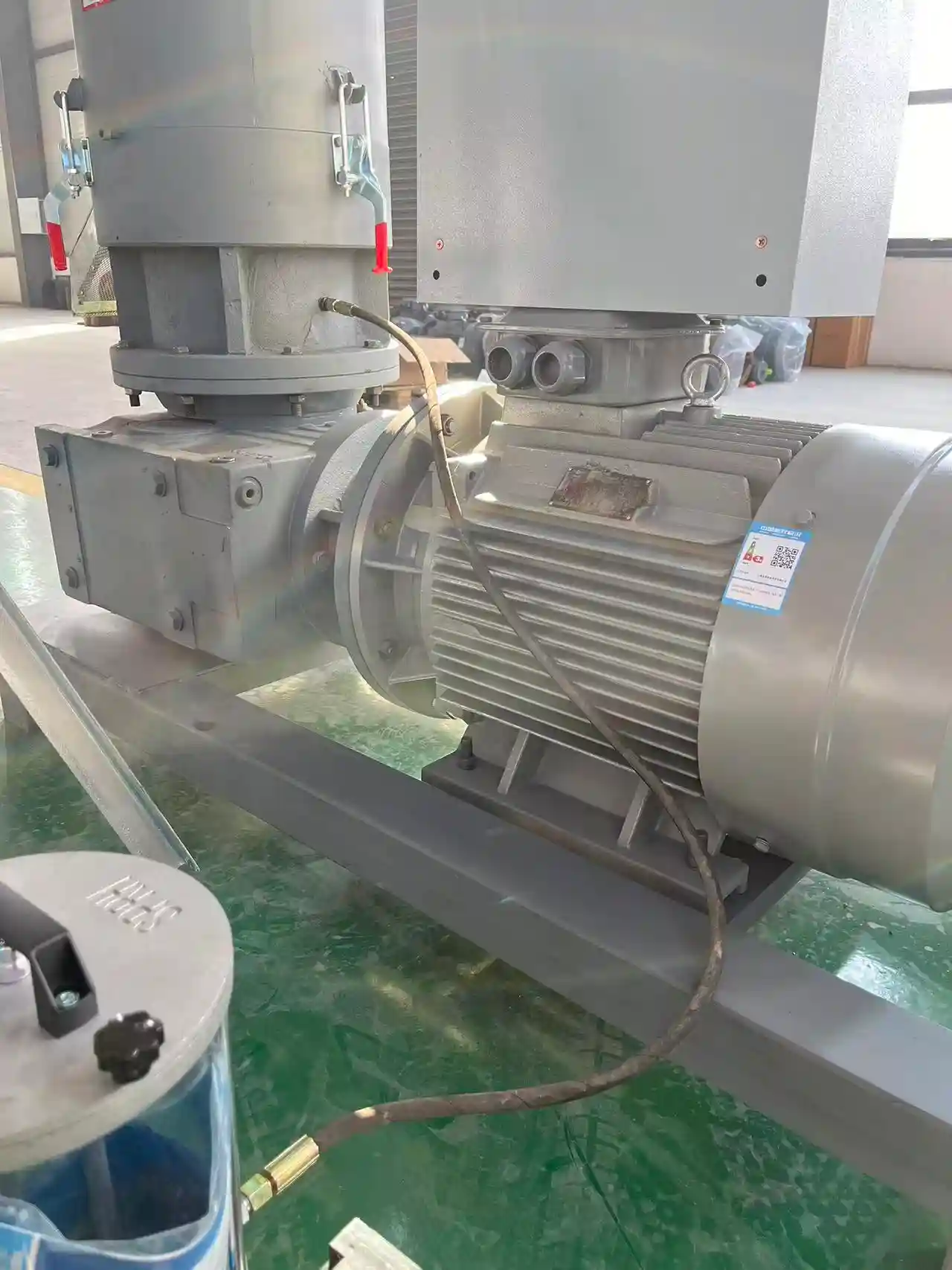 Flat die wood pellet machine